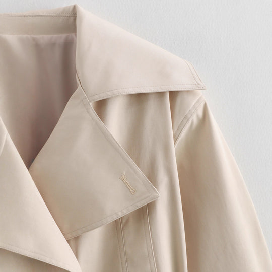 Damen Kurz-Cropped Trenchjacke mit weitem Schalkragen, Taillengürtel zum Binden und dekorativen Manschetten Nord Taschen