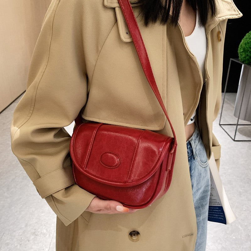 Damen Umhängetasche aus hochwertigem Kunstleder mit klassischer Klappenöffnung Nord Taschen