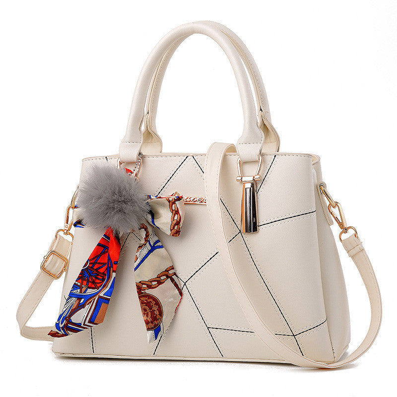 Damen Handtasche mit elegantem geometrischem Design und verspieltem Schal Nord Taschen