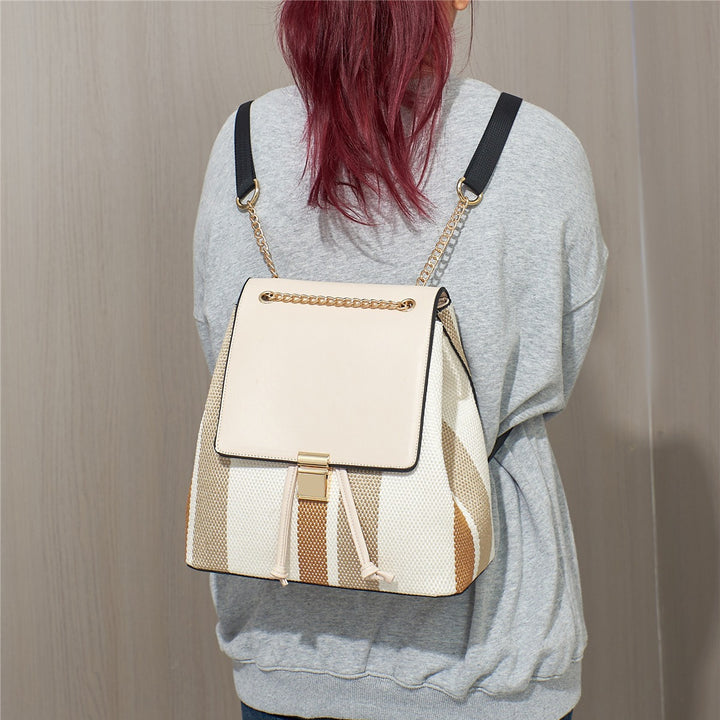 Damen Rucksackhandtasche mit strukturiertem Obermaterial und modarem Kettendetail Nord Taschen