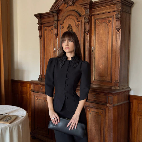Damen Taillierter Blazer mit besticktem Schalkragen und Puffärmeln Nord Taschen