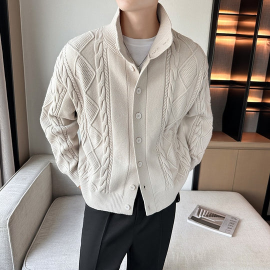 Herren Zopfmuster-Cardigan mit hohem Kragen, grober Strickoptik und durchgehender Knopfleiste Nord Taschen