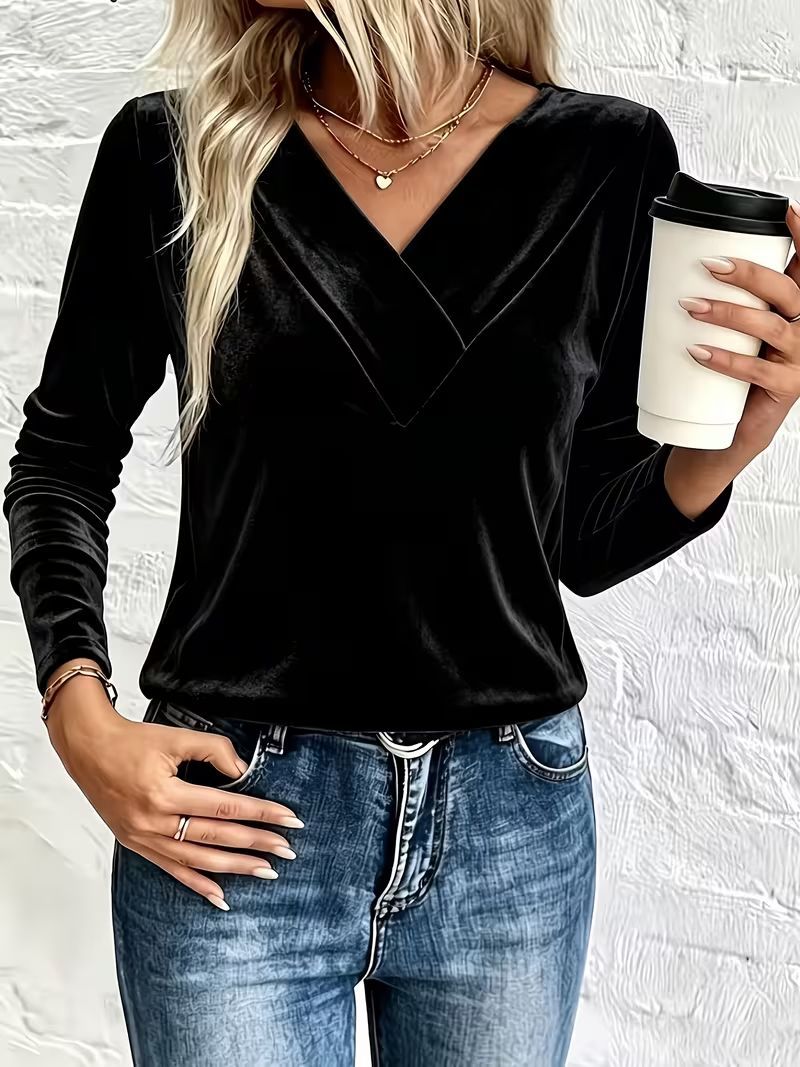 Damen Velours-Longsleeve mit überlappendem V-Ausschnitt und femininer Drapierung Nord Taschen