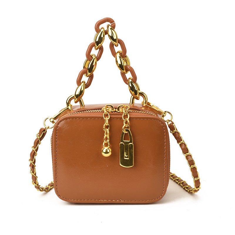 Damen Clutch mit luxuriösem Kettenakzent und elegantem Design Nord Taschen