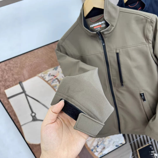 Herren Softshell‑Jacke mit Stehkragen, wasserabweisender Funktion und Reißverschlusstaschen Nord Taschen