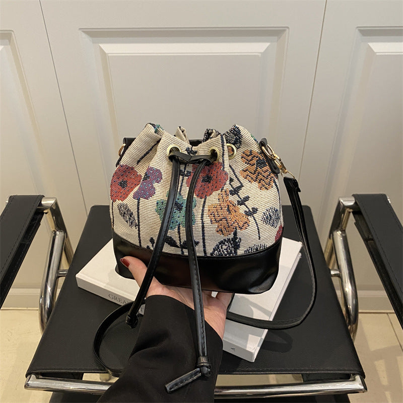 Damen Beuteltasche mit floralem Muster und Lederboden Nord Taschen