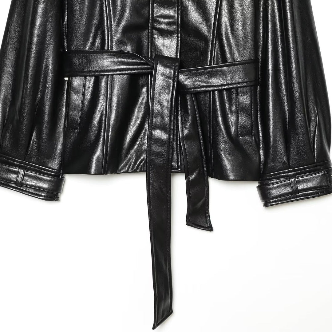 Damen Kunstleder-Shortcoat mit hohem Stehkragen, Taillenbindegürtel und Teilungsnähten Nord Taschen
