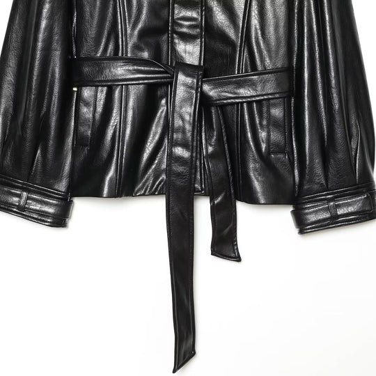 Damen Kunstleder-Shortcoat mit hohem Stehkragen, Taillenbindegürtel und Teilungsnähten Nord Taschen