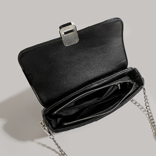 Damen Clutch-Tasche mit eleganter Raffung und hochwertigem Kettenriemen Nord Taschen