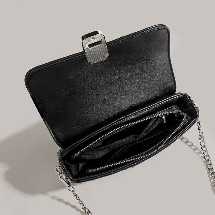 Damen Clutch-Tasche mit eleganter Raffung und hochwertigem Kettenriemen Nord Taschen