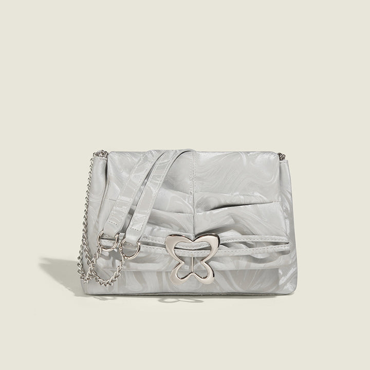 Damen Umhängetasche mit verspieltem Schmetterlingsdesign und eleganter Faltenoptik Nord Taschen