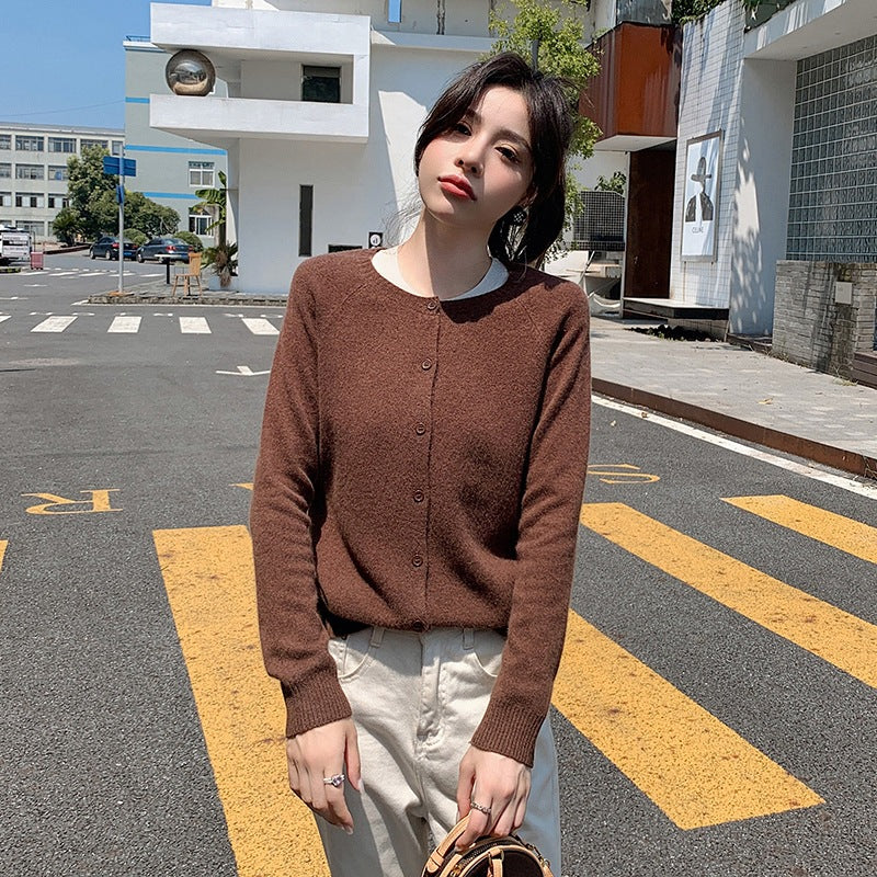 Damen Kurzgeschnittener Feinstrick-Cardigan mit Rundhalsausschnitt und kastiger Passform Nord Taschen