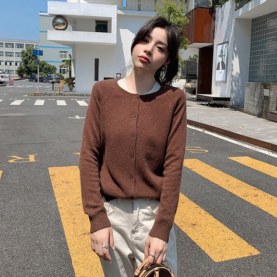 Damen Kurzgeschnittener Feinstrick-Cardigan mit Rundhalsausschnitt und kastiger Passform Nord Taschen
