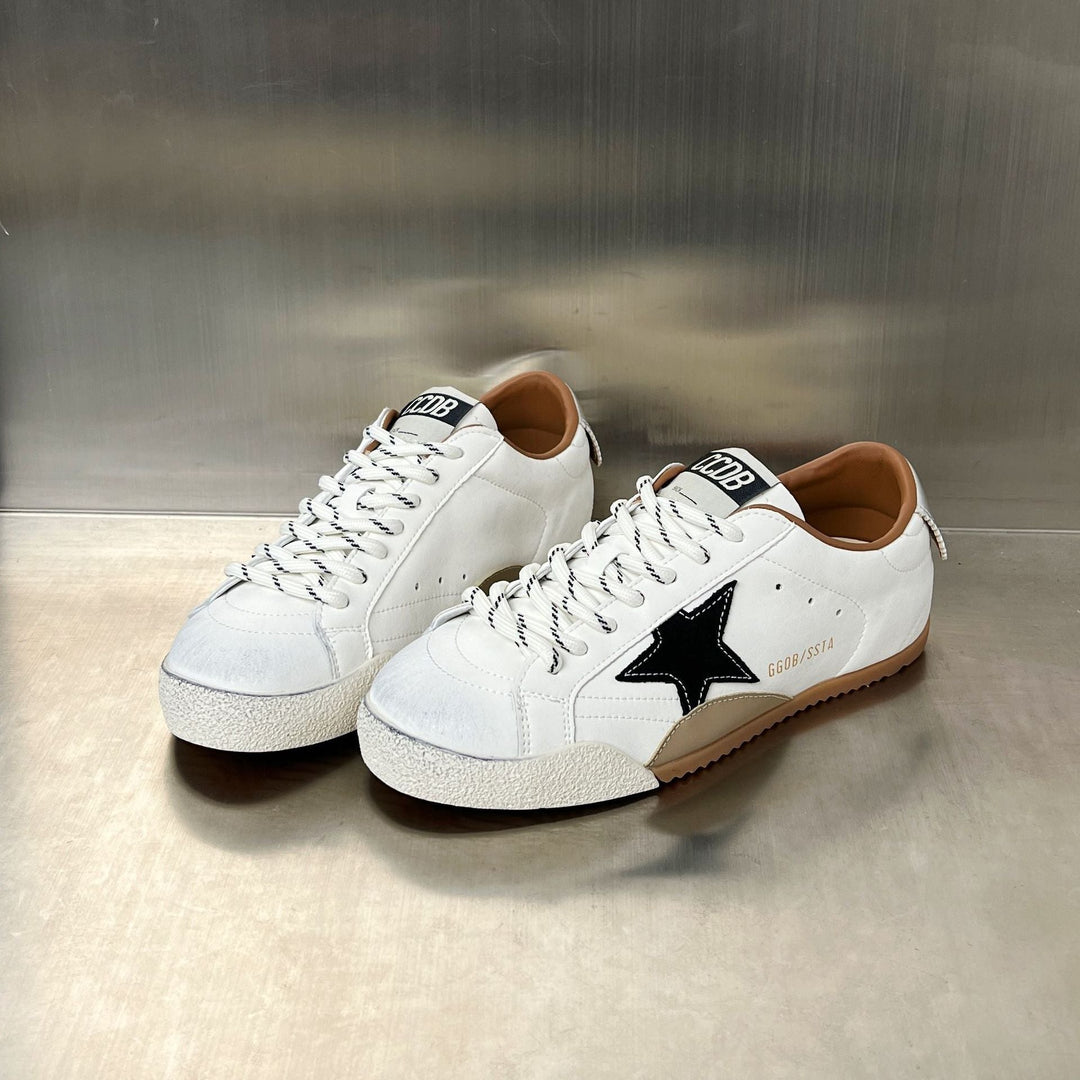 Damen Sneakers im sportlichen Design mit markantem Stern-Detail und ergonomischer Dämpfung
