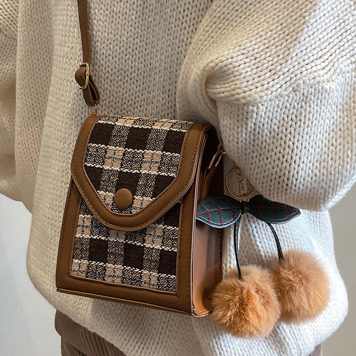 Damen Umhängetasche mit strukturiertem Karomuster und eleganter Klappöffnung Nord Taschen