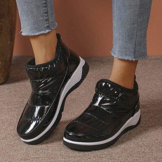 Damen Wattierte Slip-On Sneakers mit glänzendem Lackfinish und keilförmiger Komfortsohle Nord Taschen