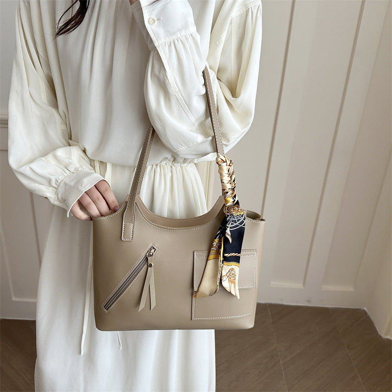 Damen moderne Handtasche mit praktischen Fächern und kreativen Designelementen Nord Taschen