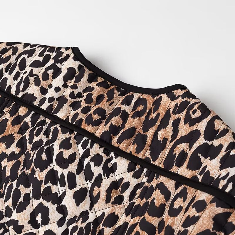 Damen Kurzjacke mit Leo‑Alloverprint, Rundhalsausschnitt und kontrastierender Paspel Nord Taschen