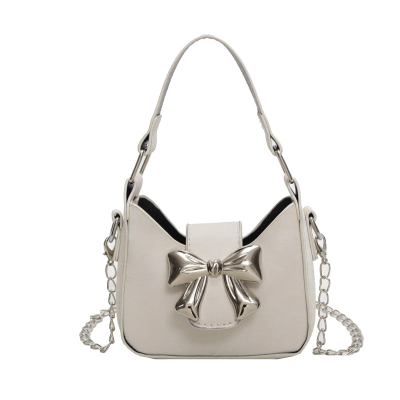 Damen Handtasche mit glänzendem Schleifenverschluss Nord Taschen