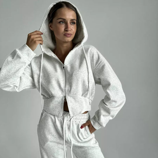Damen gekürzte Zip-Kapuzenjacke mit formender Taillennaht und relaxed High-Waist Loungehose Nord Taschen