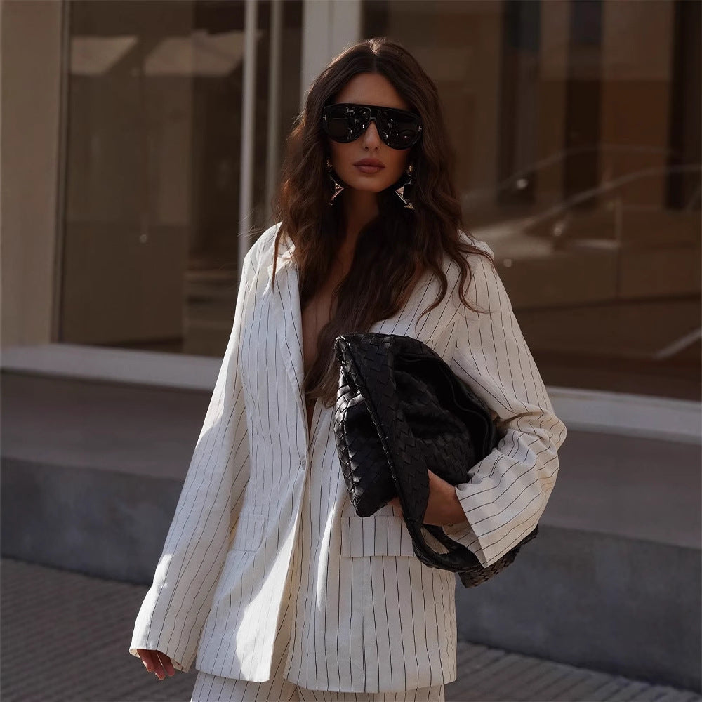 Damen Zweiteiliges Nadelstreifen-Anzugset mit Oversize-Blazer und weiter Bundfaltenhose Nord Taschen