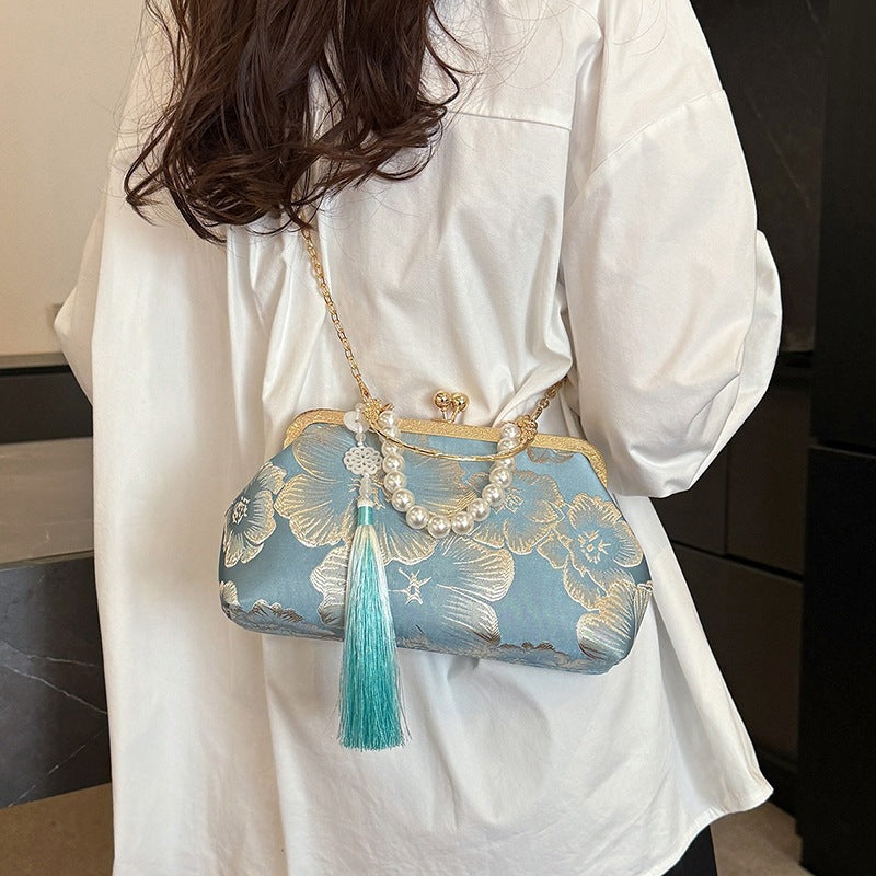 Damen elegante Abendtasche mit floralem Design und attraktiver Kettenakzent Nord Taschen