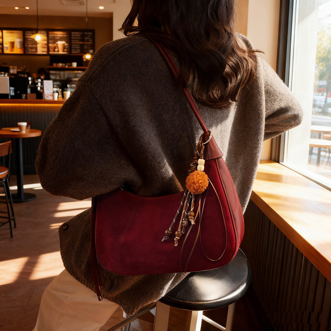 Damen modische Hobo-Tasche mit strukturierter Oberfläche und charmantem Anhänger Nord Taschen
