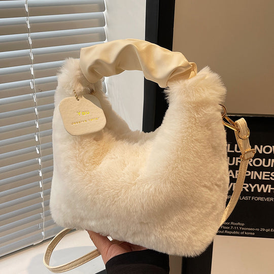 Damen Tasche aus flauschigem Kunstfell mit verstellbarem Schulterriemen Nord Taschen