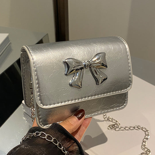 Damen Clutch mit zauberhaftem Schleifendetail und edlem Kettenriemen Nord Taschen