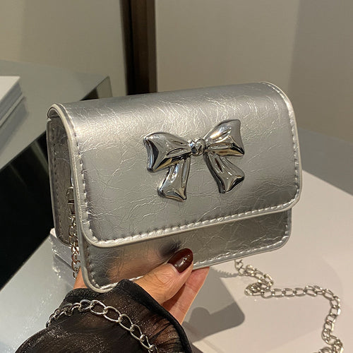 Damen Clutch mit zauberhaftem Schleifendetail und edlem Kettenriemen Nord Taschen