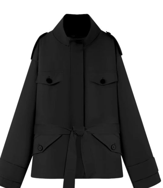 Damen Taillierte Utility-Jacke mit Bindegürtel, hohem Stehkragen und Pattentaschen Nord Taschen