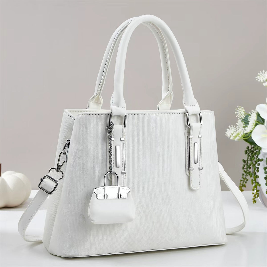 Damen elegante Handtasche mit dekorativem Schlüsselanhänger Nord Taschen