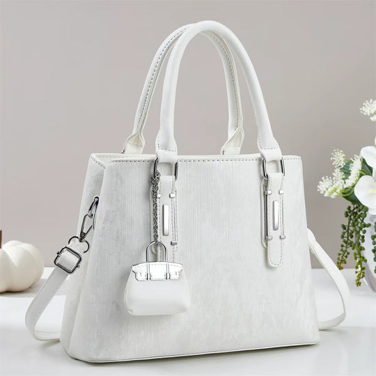Damen elegante Handtasche mit dekorativem Schlüsselanhänger Nord Taschen