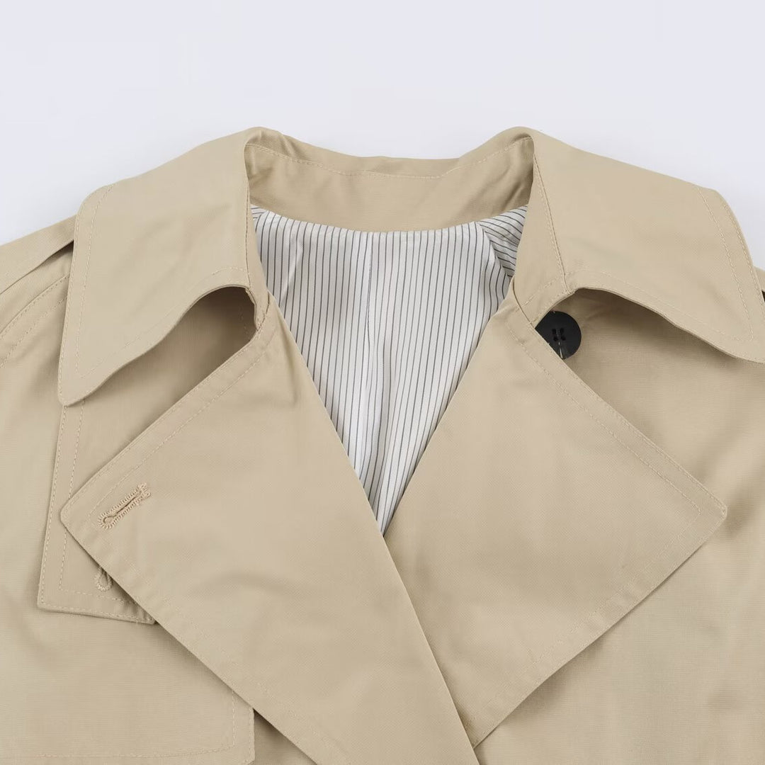 Damen Kurzer leichter Trench-Mantel mit Bindegürtel, überschnittenen Schultern und doppelter Knopfleiste Nord Taschen