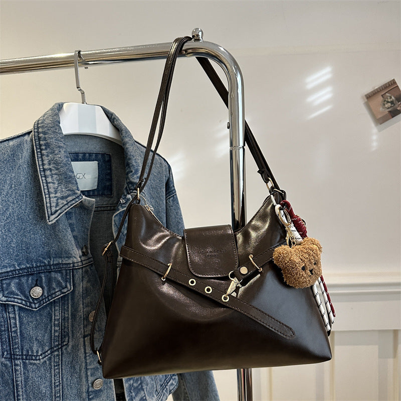Damen modische Umhängetasche mit verspieltem Anhänger und edlem Design Nord Taschen