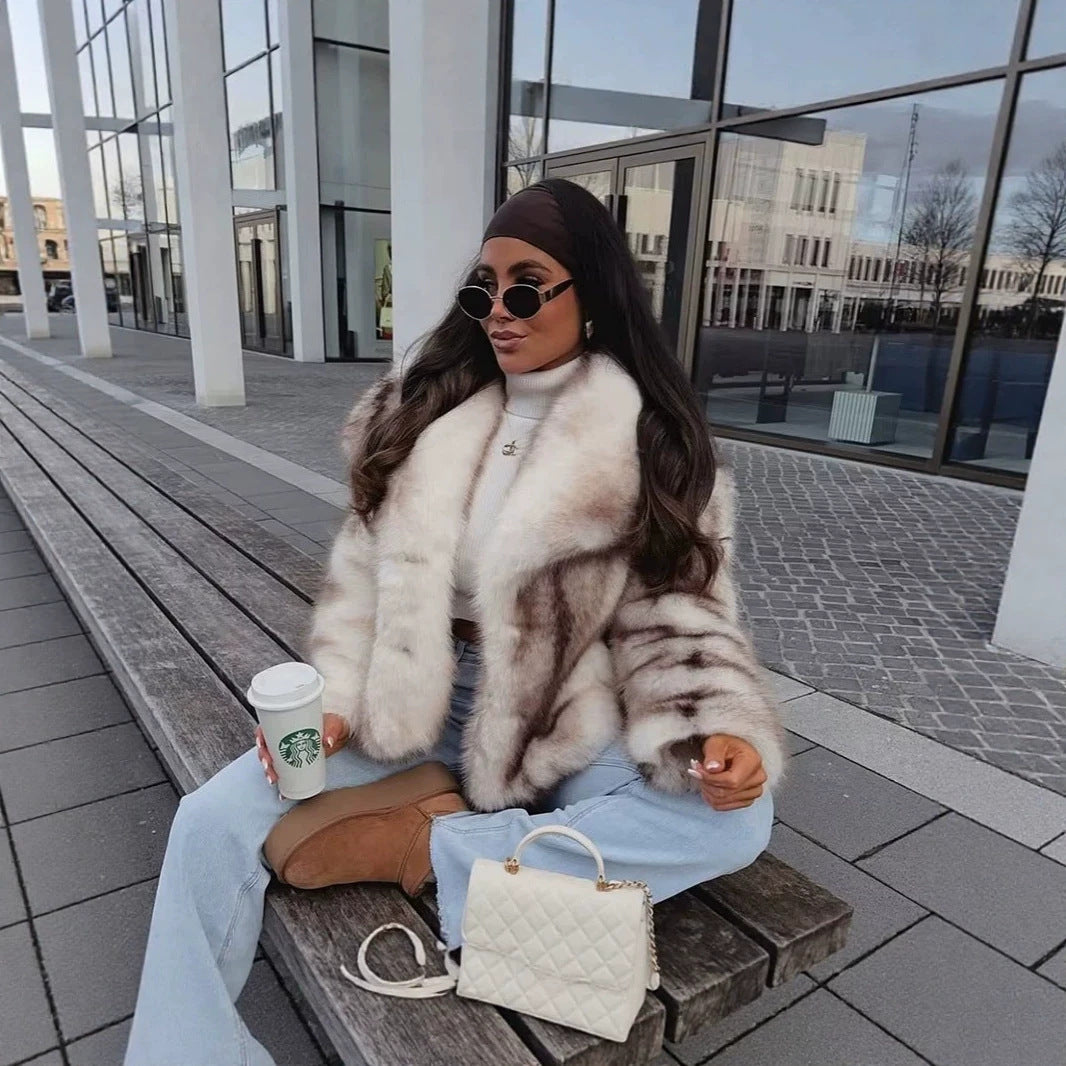 Damen Kurze Plüsch-Kunstpelzjacke mit weitem Schalkragen und geradem Schnitt Nord Taschen