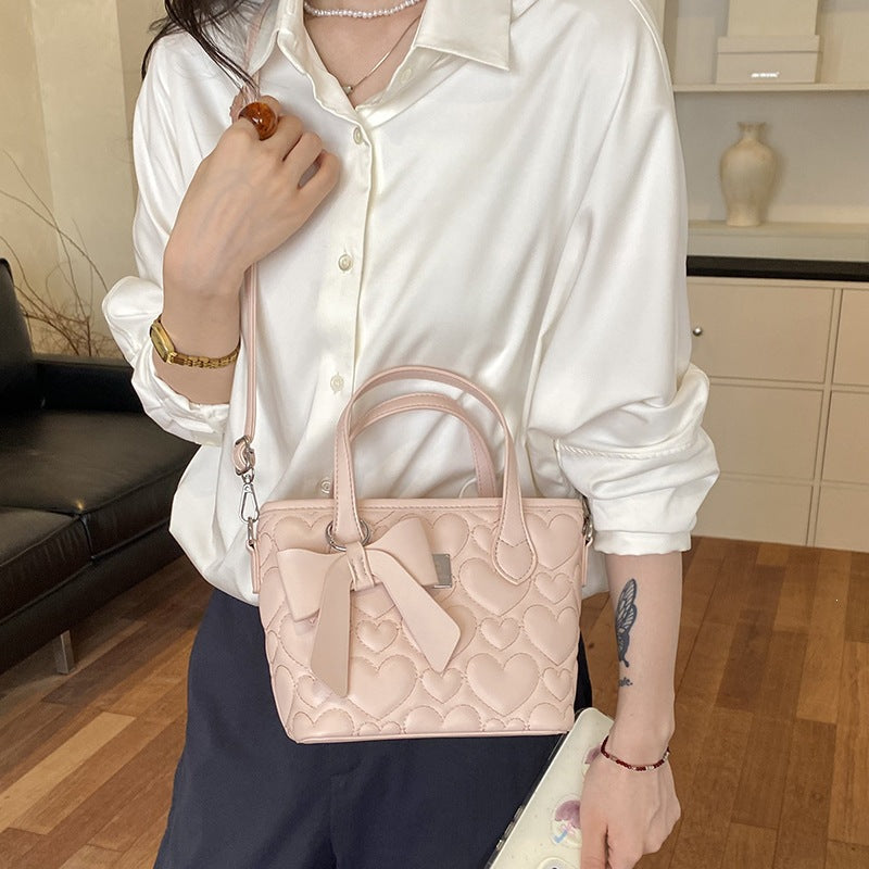 Damen hochwertige Handtasche mit verspieltem Herzdesign Nord Taschen