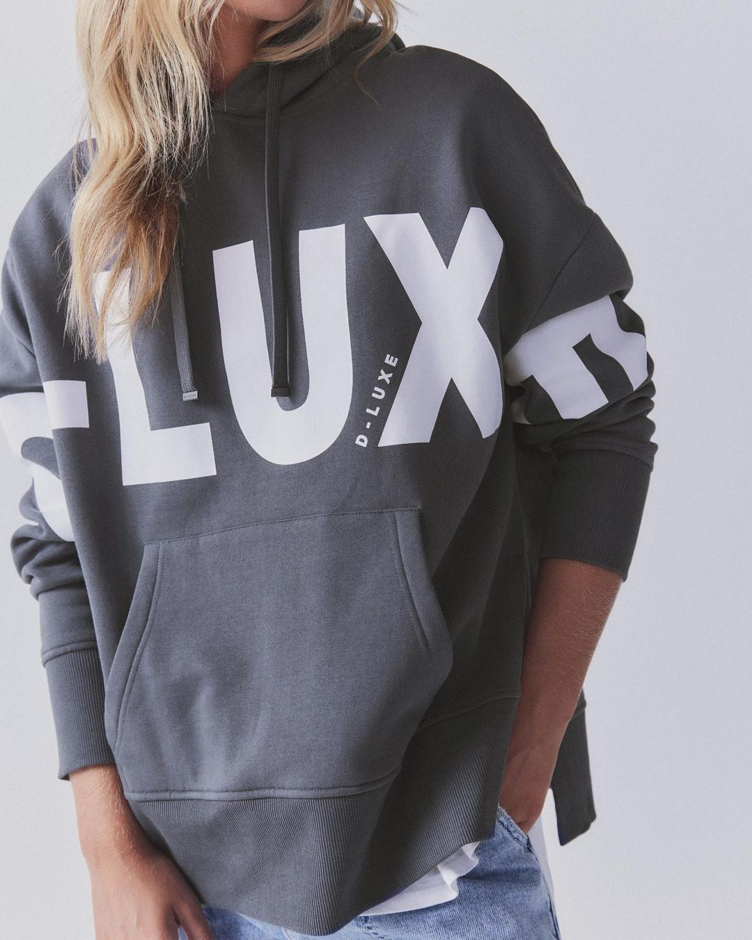 Damen Oversized Kapuzenpullover mit markantem Logoprint, Kängurutasche und Seitenschlitzen Nord Taschen