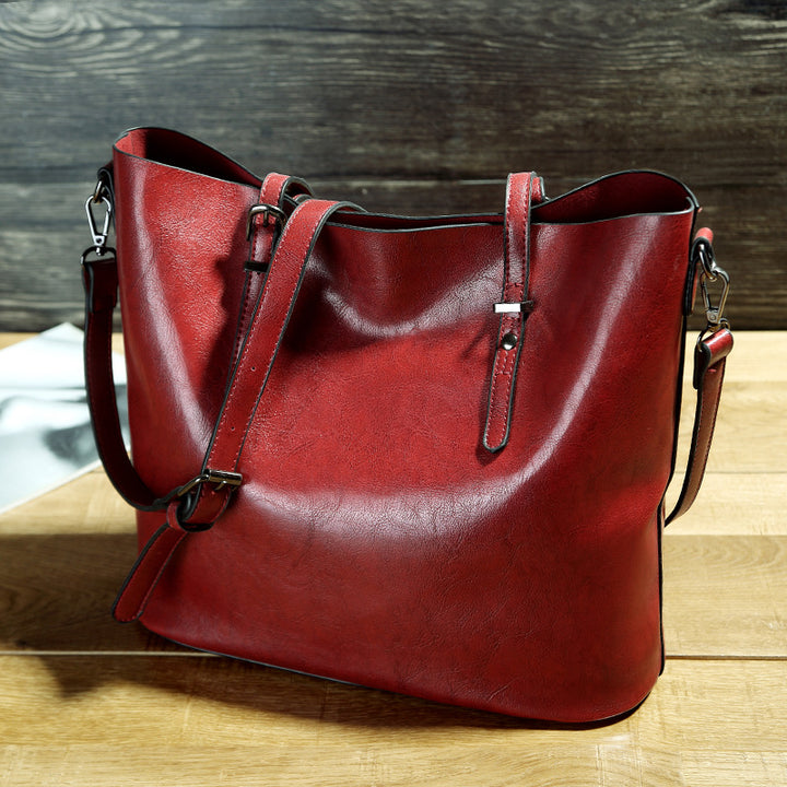 Damen Hobo-Tasche aus hochwertigem Kunstleder mit geschwungenem Design und verstellbarem Schultergurt Nord Taschen