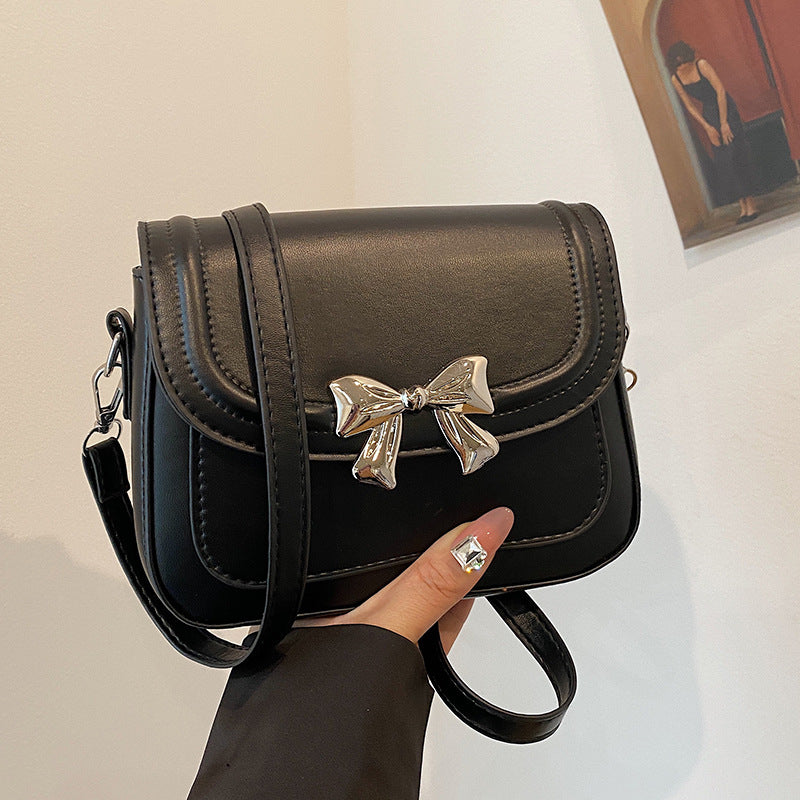 Damen Umhängetasche mit elegantem Knotenverschluss und praktischen Fächern Nord Taschen