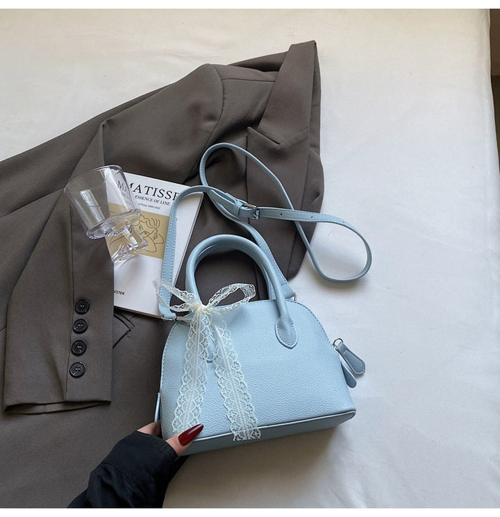 Damen stilvolle Handtasche mit dekorativem Spitzenanhänger Nord Taschen