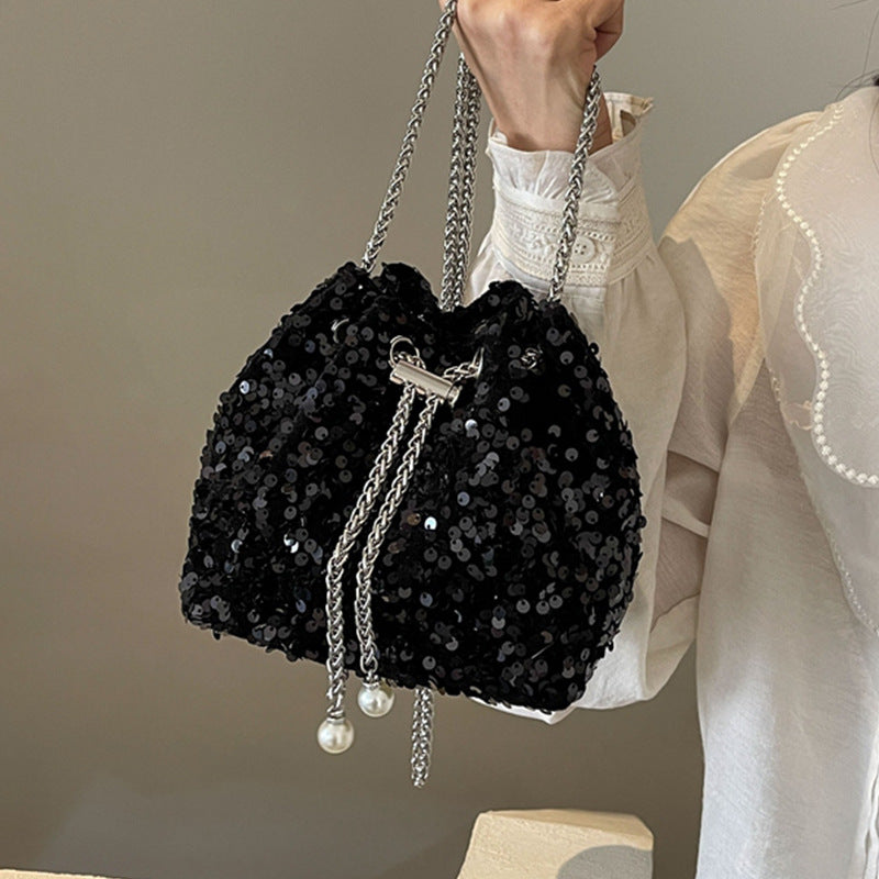 Damen Glitzernde Beuteltasche mit elegantem Kettenriemen Nord Taschen