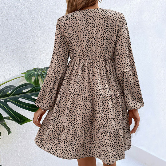 Damen Luftiges Stufen-Chiffonkleid mit V-Ausschnitt, Smocktaillierung und dezentem Animal-Print Nord Taschen
