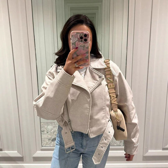 Damen Kurzgeschnittene Bikerjacke aus Kunstleder mit Taillengürtel Nord Taschen
