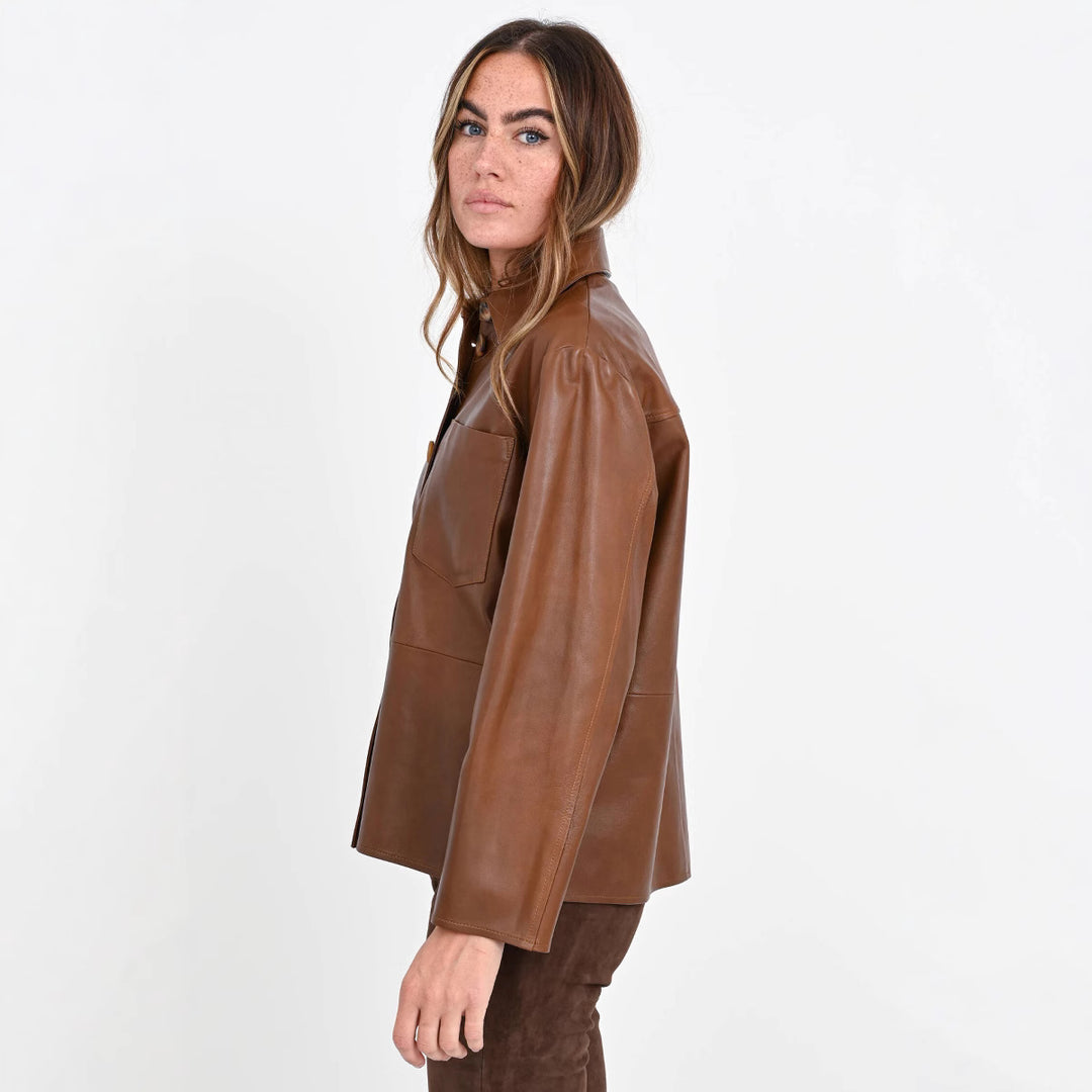 Damen Overshirt-Jacke in Lederoptik mit aufgesetzter Brusttasche und verdeckter Knopfleiste Nord Taschen