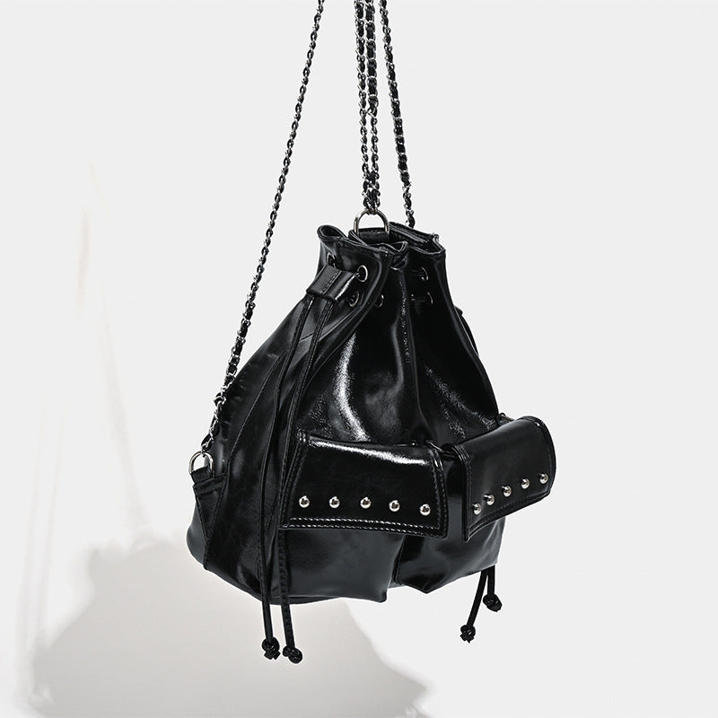 Damen Hobo-Tasche mit modernem Kordelzug und eleganten Metallakzenten Nord Taschen