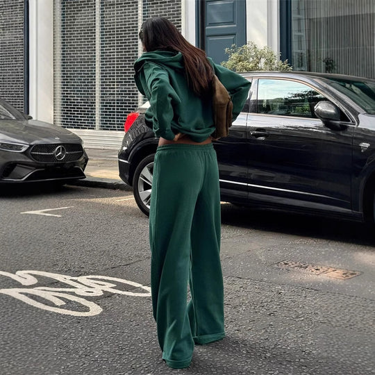 Damen gekürztes Kapuzen-Sweatshirt mit Oversize-Ärmeln und high-waist Wide-Leg Freizeithose Nord Taschen