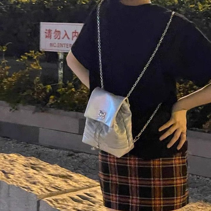 Damen Hobo-Tasche mit elegantem Schmetterlingsmotiv und geschmeidiger Oberfläche Nord Taschen