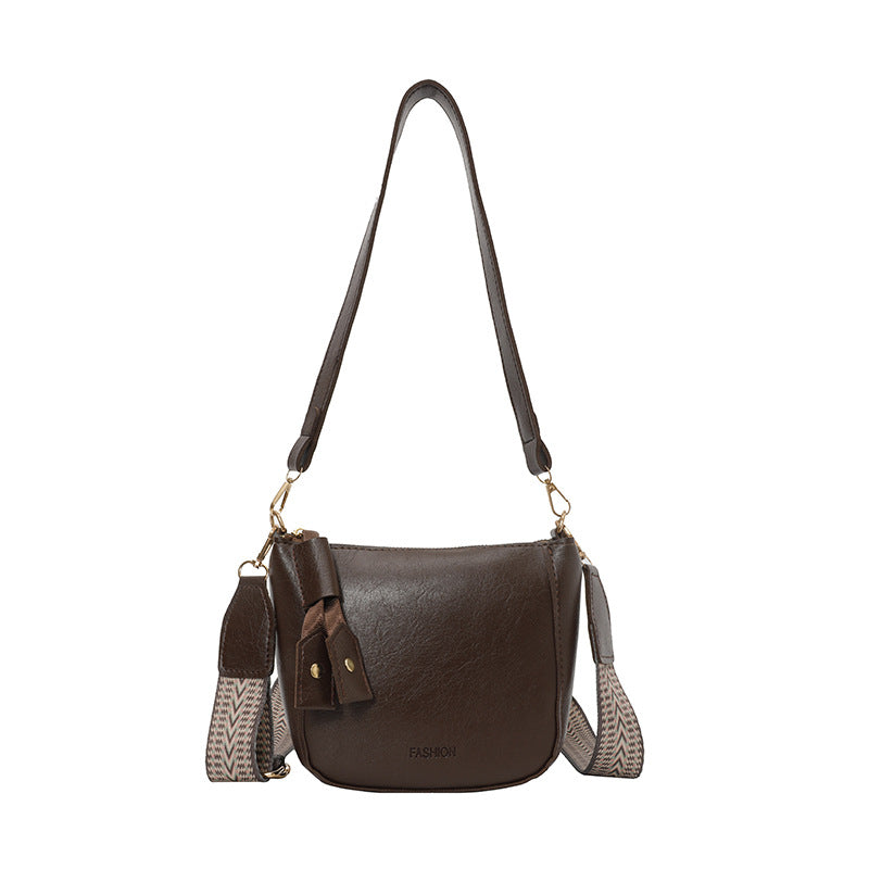 Damen Umhängetasche mit elegantem Obermaterial in hochwertiger Lederoptik Nord Taschen