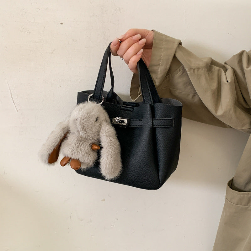 Damen Mini-Handtasche mit verspieltem Design und tierischem Anhänger Nord Taschen